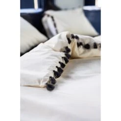 Dindi Home - Dekbedovertrek Fleeky Fringes - 240x220 Cm - Wit 8 Dindi Home - Dekbedovertrek Fleeky Fringes - 240x220 Cm - Wit -Knusse Nacht 1000034586 0102