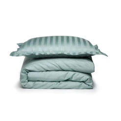 Damai Dekbedovertrek Katoen-satijn - 260x260/220cm - Mist Groen Gestreept 7 Damai Dekbedovertrek Katoen-satijn - 260x260/220cm - Mist Groen Gestreept -Knusse Nacht 1000051418 0101