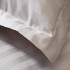 Dekbedovertrek Damai Linea Glacier Satijn-200x200/220 -Knusse Nacht 1000057334 0101