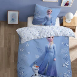 Disney Frozen Dekbedovertrek Magical Season - 140 X 200 Cm - Katoen 9 Disney Frozen Dekbedovertrek Magical Season - 140 X 200 Cm - Katoen -Knusse Nacht 1000088885 0103