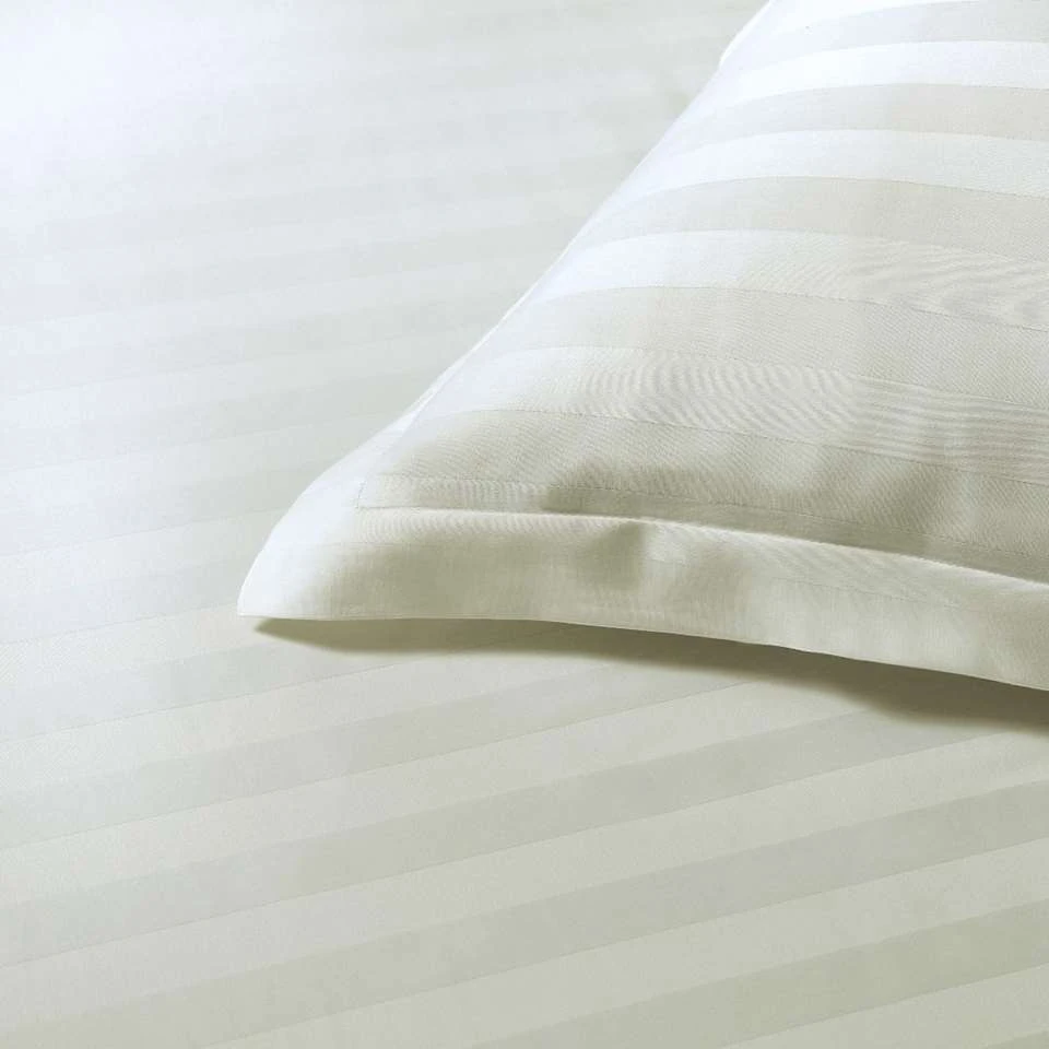 Papillon Dekbedovertrek Satijn Streep - 200x200/220 Cm - Crème 5 Papillon Dekbedovertrek Satijn Streep - 200x200/220 Cm - Crème - Afbeelding 3