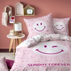 Smiley World Sunday Dekbedovertrek - Eenpersoons - 140 X 200 Cm - Roze -Knusse Nacht 1470734933 0101