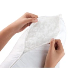 Polydaun Hoofdkussen First Comfort 800 Gram - 60x60 Cm 5 Polydaun Hoofdkussen First Comfort 800 Gram - 60x60 Cm -Knusse Nacht 81025956 9000